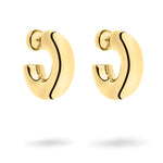 Ein Paar kleine, klobige Liebeskind Berlin Creole - Steel Ball Ohrringe mit einem polierten Gold-Finish, auf einem weißen Hintergrund gezeigt.