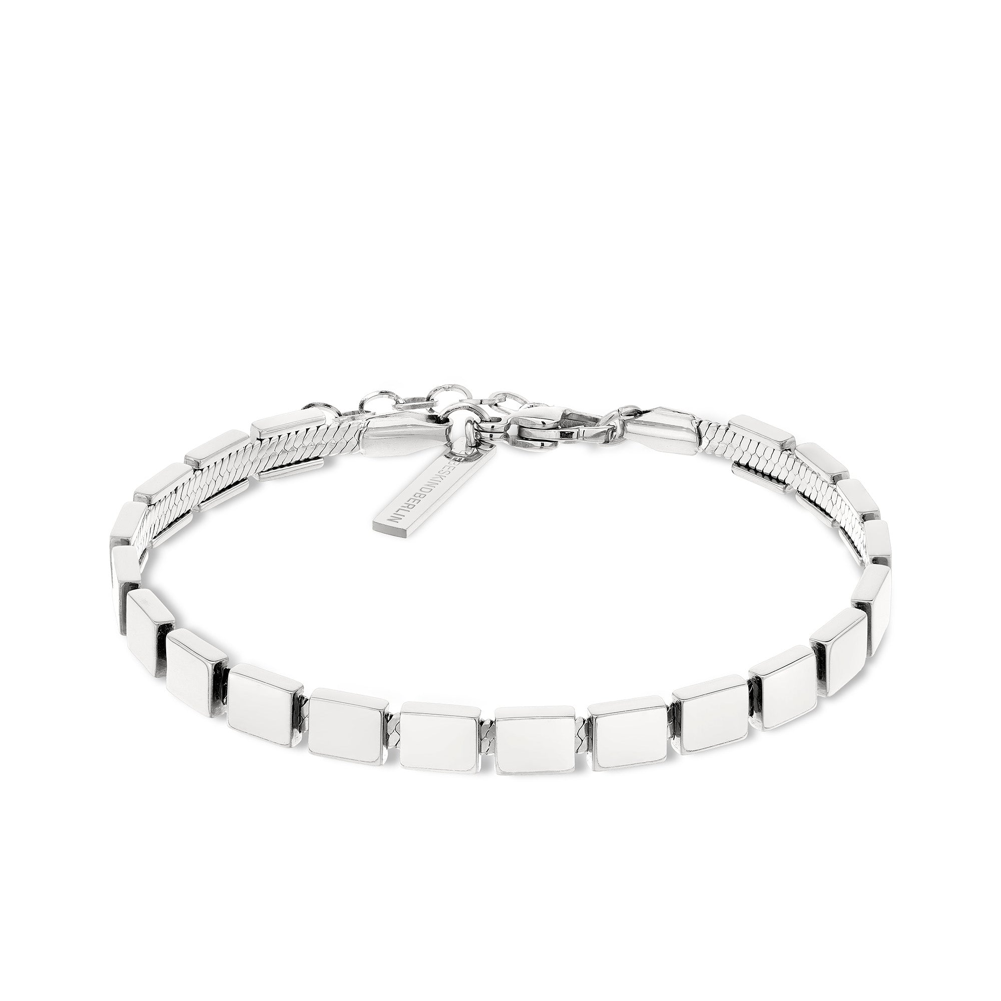 LIEBESKIND BERLIN Armband - Plates von Liebeskind Berlin: ein silbernes Armband mit quadratischen Gliedern, Schließe und einem kleinen rechteckigen Anhänger in der Nähe des Verschlusses - perfekt, um einen urbanen Stil zu unterstreichen.