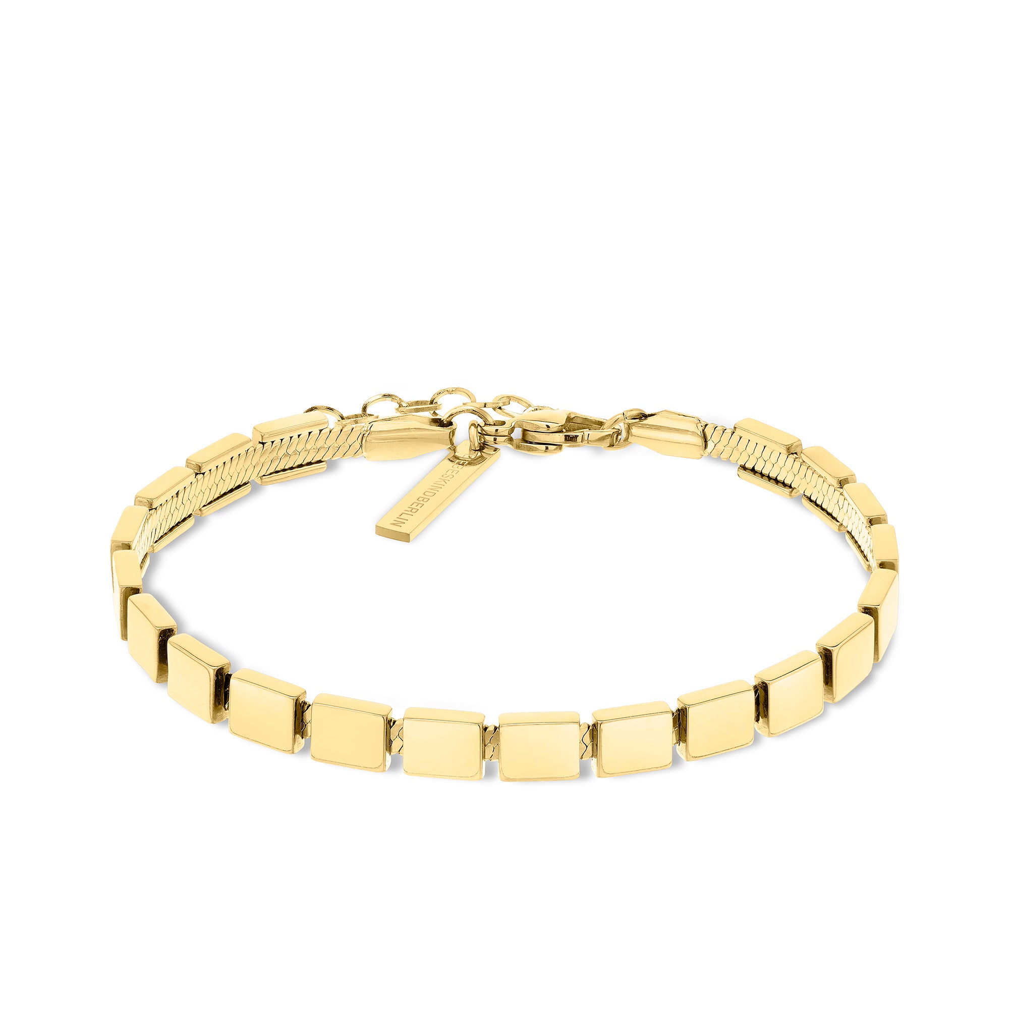 Das LIEBESKIND BERLIN Armband - Plates von Liebeskind Berlin mit quadratischen Gliedern und Tag-Charm ist auf weißem Hintergrund präsentiert - ein perfekter Akzent für urbanen Stil.