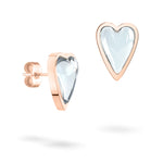 Die LIEBESKIND BERLIN Ohrstecker - Glass Heart von Liebeskind Berlin sind roségoldene Herz-Design-Ohrringe mit klaren Glaseinsätzen, stilvoll auf weißem Hintergrund präsentiert.