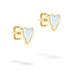 LIEBESKIND BERLIN Ohrstecker - Glasherz: Elegante goldene Ohrstecker in Herzform mit hellblauem Edelsteinbesatz von Liebeskind Berlin auf weißem Hintergrund.