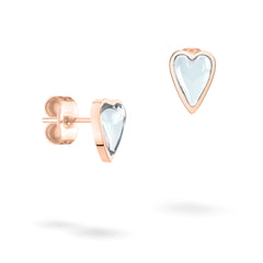 Die LIEBESKIND BERLIN Ohrstecker - Glass Heart bestechen durch ihr Herz-Design in Roségold mit klaren Edelsteinen und sind ein elegantes Accessoire der Marke Liebeskind Berlin.