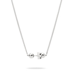 Die LIEBESKIND BERLIN Halskette - Steel Ball von Liebeskind Berlin zeichnet sich durch eine geometrische, minimalistische Schließe mit kugelförmigen und kubischen Elementen aus.