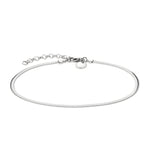 Die Liebeskind Berlin Fußkette - The Sleek ist eine elegante Edelstahl-Damenkette mit verstellbarem Verschluss und kleinem rundem Anhänger vor weißem Hintergrund.