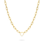 Die Liebeskind Berlin Halskette - In Liebe hat einen herzförmigen Anhänger und ist damit das perfekte Geschenk für einen besonderen Menschen. Abgebildet auf weißem Hintergrund.