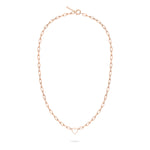 Goldkette mit ovalen Gliedern und einem Herzanhänger, inspiriert von der Liebeskind Berlin Halskette - In Liebe - ein ideales Geschenk von Liebeskind Berlin, auf weißem Hintergrund.