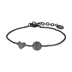 Das Liebeskind Berlin Armband - You're my happy place mit Herzanhänger und rundem Charme ist das perfekte Geschenk für besondere Anlässe.