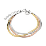 Das Liebeskind Berlin Armband - The Sleek besteht aus dreilagigen Schlangenketten in Silber, Gold und Roségold mit einem verstellbaren Verschluss - hergestellt von Liebeskind Berlin.