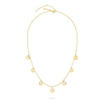 Die Liebeskind Berlin Halskette - Vintage Coins ist eine zarte Goldkette mit sechs gleichmäßig verteilten, runden Anhängern mit Münztextur.