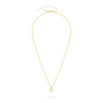 Die Liebeskind Berlin Halskette - Vintage Coins ist eine zarte Goldkette mit einem kleinen, von Münzen inspirierten Anhänger, der sich elegant auf einem weißen Hintergrund präsentiert.