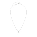 Die Liebeskind Berlin Halskette - Broken Heart von Liebeskind Berlin besteht aus einer silbernen Kette mit einem kleinen geometrischen Anhänger, der jedem Outfit moderne Eleganz verleiht. Sie ist Teil der Damen Schmuckkollektion und wird auf einem weißen Hintergrund präsentiert.