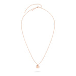 Die Liebeskind Berlin Halskette - Broken Heart ist eine zarte Goldkette mit einem kleinen geometrischen herzförmigen Anhänger von Liebeskind Berlin, der an einer feinen Kette vor weißem Hintergrund getragen wird.