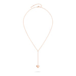 Die Liebeskind Berlin Halskette - Broken Heart ist eine roségoldene Halskette mit einer zarten Kette und einem herzförmigen Anhänger aus der Liebeskind Berlin Kollektion, die auf einem weißen Hintergrund abgebildet ist.