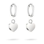 Die Liebeskind Berlin Ohrring - My Heart Ohrringe sind aus Edelstahl gefertigt und mit silbernen Ringen und herzförmigen Anhängern versehen.