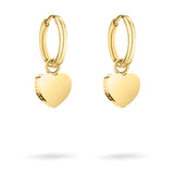 Goldfarbene Ohrringe mit baumelnden Herzanhängern in einem zeitlosen Stil. Abgebildet vor weißem Hintergrund. Produkt: Liebeskind Berlin Ohrring - My Heart von Liebeskind Berlin.