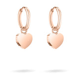 Der Liebeskind Berlin Ohrring - My Heart von Liebeskind Berlin setzt mit roségoldenem Design und zarten Herzanhängern stilvolle Akzente auf weißem Hintergrund.
