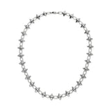 Die LIEBESKIND BERLIN Halskette - Spikes von Liebeskind Berlin ist eine silberne Halskette mit gleichmäßig verteilten, pyramidenförmigen Spikes, die sich perfekt als auffälliges Accessoire eignet und auf weißem Hintergrund gezeigt wird.
