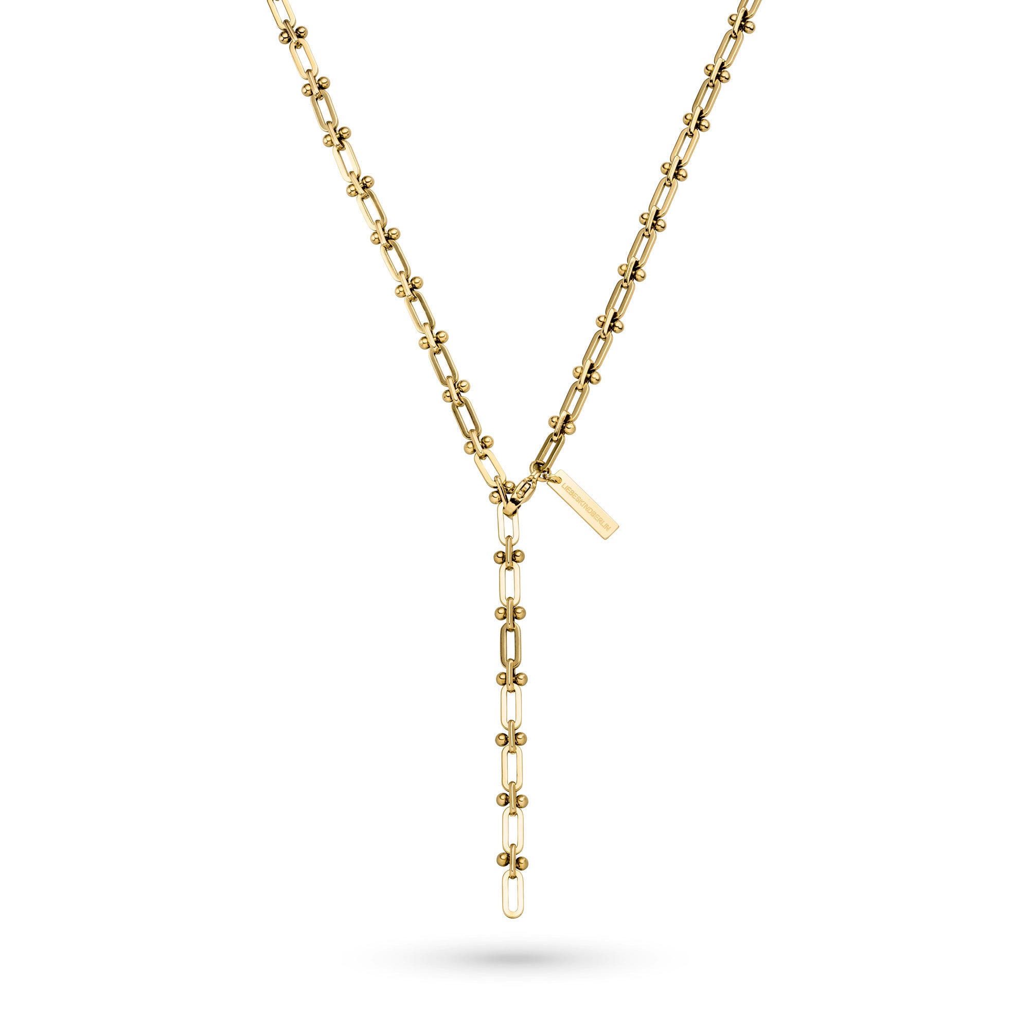 Die LIEBESKIND BERLIN Halskette - Urban Chic von Liebeskind Berlin besteht aus einer goldenen Y-förmigen Perlenkette mit zwei vertikalen Balkenanhängern auf weißem Grund - ein stilvolles Accessoire für jeden Anlass.