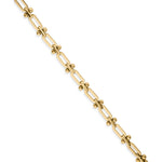 Das LIEBESKIND BERLIN Armband - Urban Chic von Liebeskind Berlin zeigt rechteckige Glieder und runde Perlenakzente, diagonal auf weißem Grund. Sein urbanes Design ist individuell einstellbar.