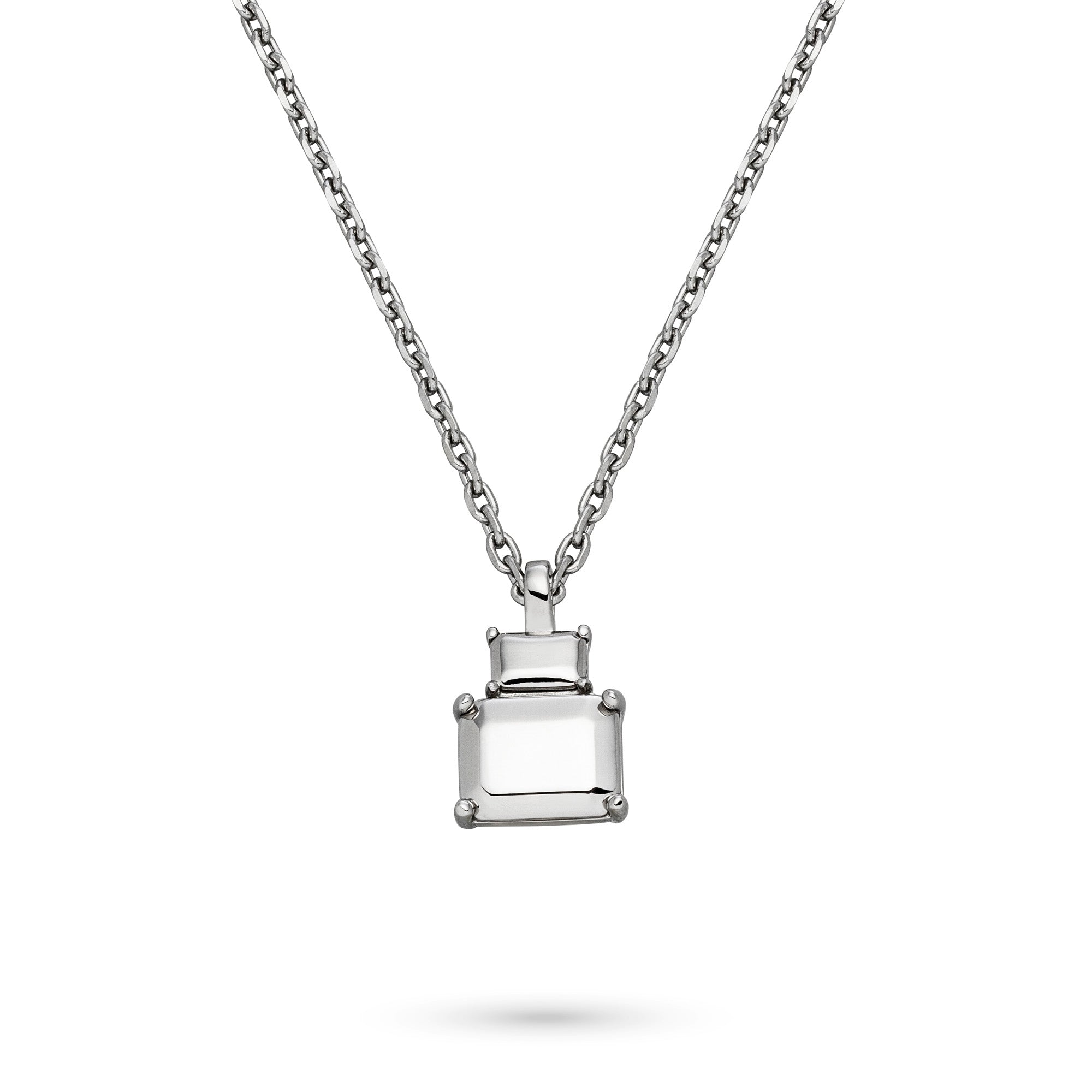 Die Liebeskind Berlin Halskette - Steel Diamond zeigt einen eleganten geometrischen Anhänger in klarer Diamantoptik, eingefasst in einen minimalistischen Metallrahmen.