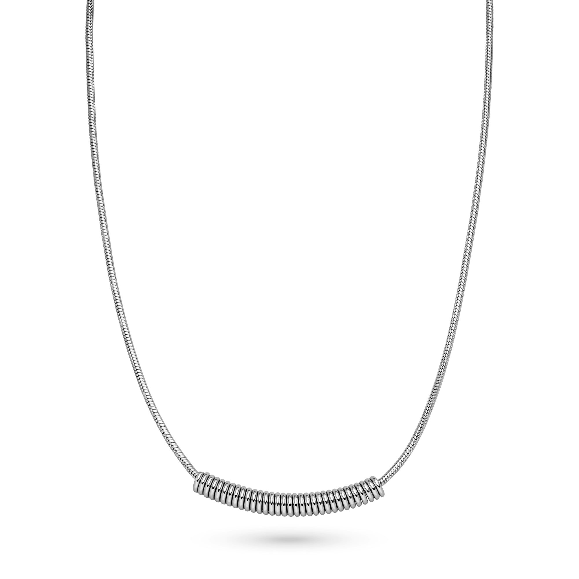 Die LIEBESKIND BERLIN Halskette - Twist von Liebeskind Berlin zeigt einen silbernen Spiralanhänger an einer schlanken Schlangenkette, die sich schön vor einem weißen Hintergrund präsentiert.
