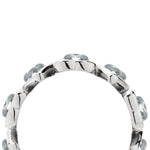 Eine Nahaufnahme des LIEBESKIND BERLIN Rings - Glass Heart in Größe 54 von Liebeskind Berlin. Das schicke Silberarmband mit herzförmigem Glaskern verleiht jedem Look einen auffälligen Glanz.