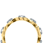 Nahaufnahme des Rings LIEBESKIND BERLIN - Glass Heart in 52 von Liebeskind Berlin. Das goldene Band ist mit runden, klaren Edelsteinen in gleichmäßigen Abständen besetzt.