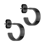 Schlichte, schwarze Ohrringe aus dem Liebeskind Berlin Set - The Basic Set mit sicheren Ohrsteckern und elegantem Hintergrund.