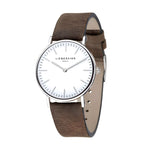 Liebeskind Berlin Armbanduhr mit silbernen Indizes, silbernem Gehäuse und braunem Lederband im Vintage-Style; Zusatzbild