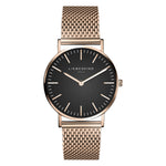 Liebeskind Berlin Armbanduhr mit schwarzem Zifferblatt, roségoldenen Indizes, roségoldenem Gehäuse und roségoldenem Meshband; Produktbild