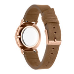 Liebeskind Berlin Armbanduhr im minimalistischen, skandinavischen Design mit roségoldenem Gehäuse und braunem Lederband; Rückansicht