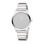 Die LIEBESKIND BERLIN Armbanduhr - The Round Staple hat ein silbernes Metallband und ein minimalistisches graues Zifferblatt, perfekt für alle, die modernes Design schätzen.