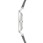 Seitenansicht einer schlanken Liebeskind Berlin Armbanduhr - The Leather One, mit einem minimalistischen runden Silbergehäuse und einem eleganten schwarzen Lederarmband.