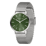 Die LIEBESKIND BERLIN Armbanduhr - Color Up hat ein silbernes Edelstahlarmband, ein grünes Zifferblatt mit minimalistischen Markierungen, eine Wasserdichtigkeit von 5 ATM und das Liebeskind Berlin Logo auf dem Zifferblatt.