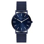 Die LIEBESKIND BERLIN Armbanduhr - Color Up von Liebeskind Berlin verfügt über ein minimalistisches blaues Zifferblatt, schlichte weiße Indexe und ein elegantes Edelstahl-Meshband.