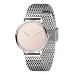 Die LIEBESKIND BERLIN Armbanduhr - Color Up von Liebeskind Berlin besticht durch ein silbernes Meshband und ein rundes, beiges Zifferblatt mit silbernen Markierungen - inspiriert vom minimalistischen skandinavischen Design.