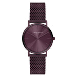 Die LIEBESKIND BERLIN Armbanduhr - Color Up besticht durch ihr minimalistisches, kastanienbraunes Design mit einem Edelstahl-Meshband, ohne Zahlen auf dem Zifferblatt und dem Liebeskind Berlin Branding - eine stilvolle, skandinavisch inspirierte Uhr für jede Gelegenheit.