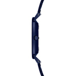 Seitenansicht der schlanken LIEBESKIND BERLIN Armbanduhr - Glitter-Special von Liebeskind Berlin, mit minimalistischem, rundem Gehäuse und elegantem Edelstahl-Meshband in Blau.