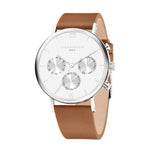 Die LIEBESKIND BERLIN Armbanduhr - The Chronograph von Liebeskind Berlin ist mit ihrem silbernen Gehäuse, dem braunen Lederarmband, dem weißen Zifferblatt mit drei Hilfszifferblättern und den römischen Ziffern bei 12 und 6 ein elegantes Damen-Accessoire.