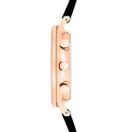 Seitenansicht der LIEBESKIND BERLIN Armbanduhr -The Chronograph by Liebeskind Berlin, eine roségoldene Chronographen-Armbanduhr mit zwei Drückern, einer Krone und einem schwarzen Lederarmband.