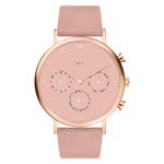 Die LIEBESKIND BERLIN Armbanduhr -The Chronograph von Liebeskind Berlin verfügt über ein roségoldenes Gehäuse, Chronographen-Ziffernblätter und ein schickes rosa Lederarmband für einen modernen Look.