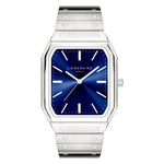 Die LIEBESKIND BERLIN Armbanduhr - The Modern Staple: Silberne Damen-Uhr von Liebeskind Berlin mit rechteckigem, blauem Zifferblatt und Metallarmband, zeigt stilvoll die Zeit 10:08.