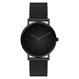 Die LIEBESKIND BERLIN Armbanduhr - Everyday Must Have von pro/concept Vermarktungs GmbH besticht durch ihr minimalistisches schwarzes Design, das schlichte Edelstahlgewebeband und die schlichten Stundenmarkierungen auf dem dunklen Zifferblatt.