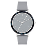 Minimalistisches Design und Stil: Die Liebeskind Berlin Armbanduhr - Acetat Chic überzeugt mit silbernen Zeigern, dunkler Marmor-Lünette und schlichtem grauem Echtlederarmband.