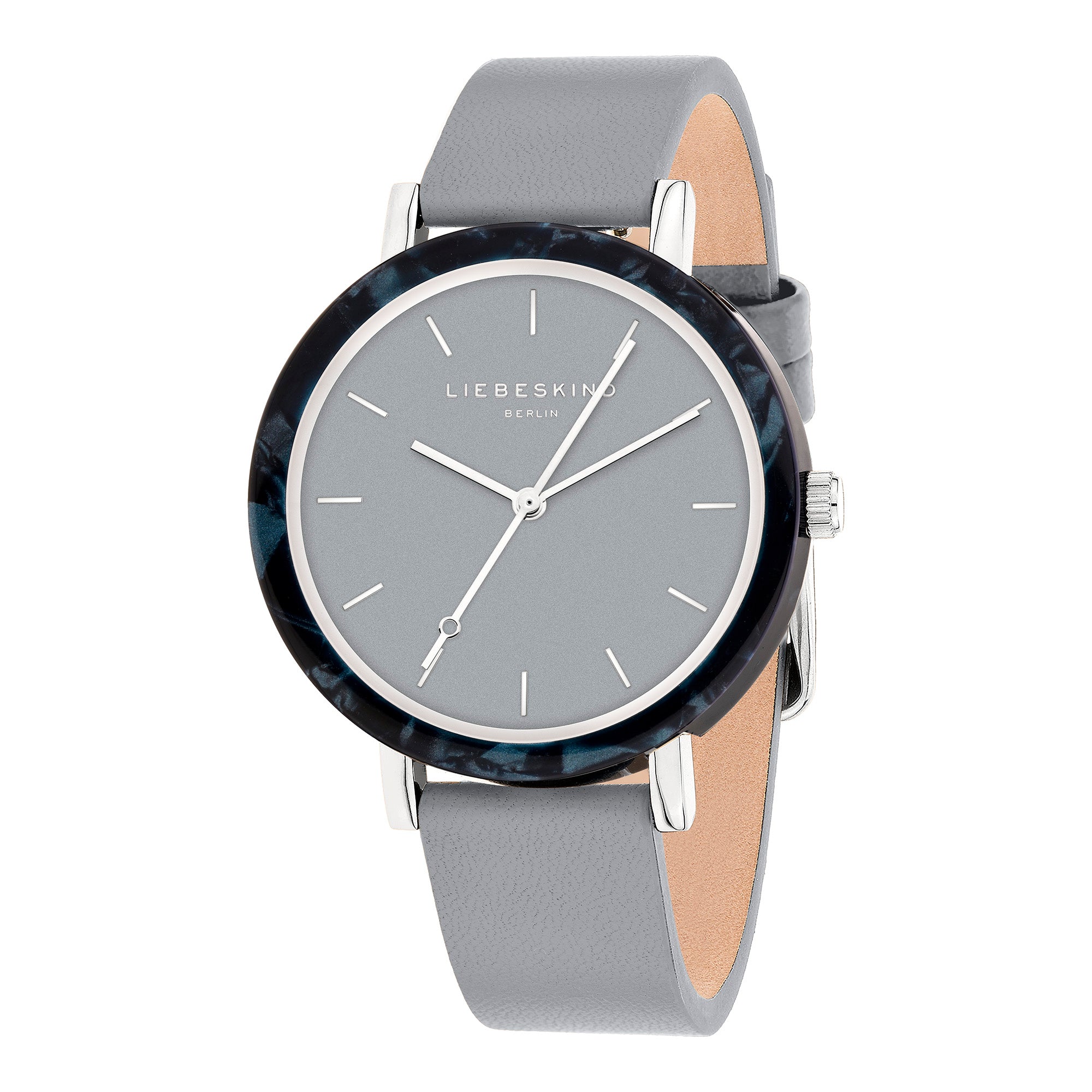 Die LIEBESKIND BERLIN Armbanduhr - Acetat Chic von Liebeskind Berlin hat ein graues rundes Zifferblatt, silberne Markierungen und ein Echtlederarmband für einen minimalistischen Look.