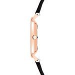 Seitenansicht der LIEBESKIND BERLIN Damenarmbanduhr mit schlankem roségoldfarbenem Gehäuse und braunem Lederarmband.