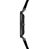 Seitenansicht der LIEBESKIND BERLIN Damenarmbanduhr mit schlankem schwarzem Gehäuse und schwarzem Lederarmband.