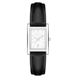 LIEBESKIND BERLIN Damenarmbanduhr mit rechteckigem silberfarbenem Gehäuse, weißem Zifferblatt und schwarzem Lederarmband.