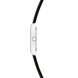 Seitenansicht der LIEBESKIND BERLIN Damenarmbanduhr mit schlankem silberfarbenem Gehäuse und schwarzem Lederarmband.