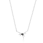 Die Ania Haie Halskette - Silver Sparkle Spike besticht durch ihr spitzes, geometrisches Design und zwei kleine schwarze Steine - ein markantes Accessoire der Marke Ania Haie.